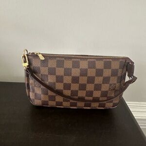 Louis Vuitton monogram Pochette